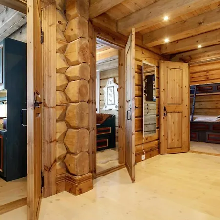 Cozy Family With Stunning Location On 別荘 Golsfjellet