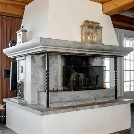 Cozy Family With Stunning Location On