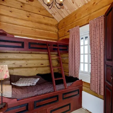 Cozy Family With Stunning Location On