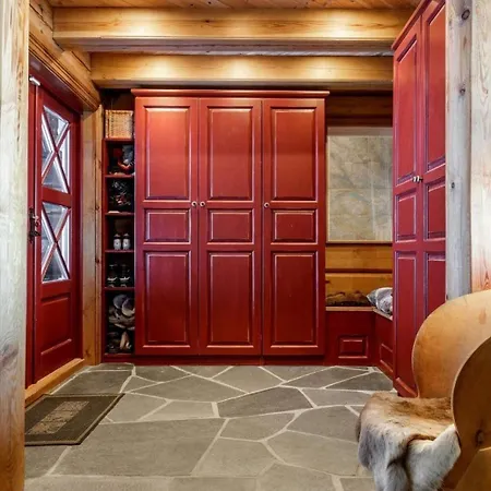 Cozy Family With Stunning Location On *