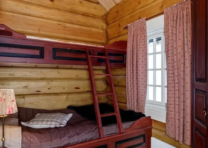 Cozy Family With Stunning Location On