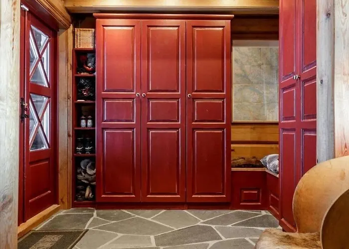 Cozy Family With Stunning Location On *