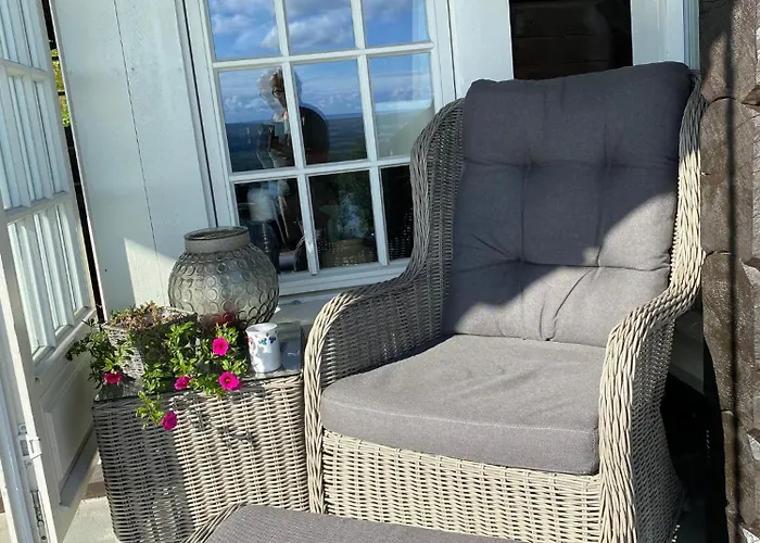 Cozy Family With Stunning Location On