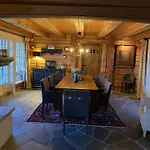 Cozy Family With Stunning Location On Feriehus